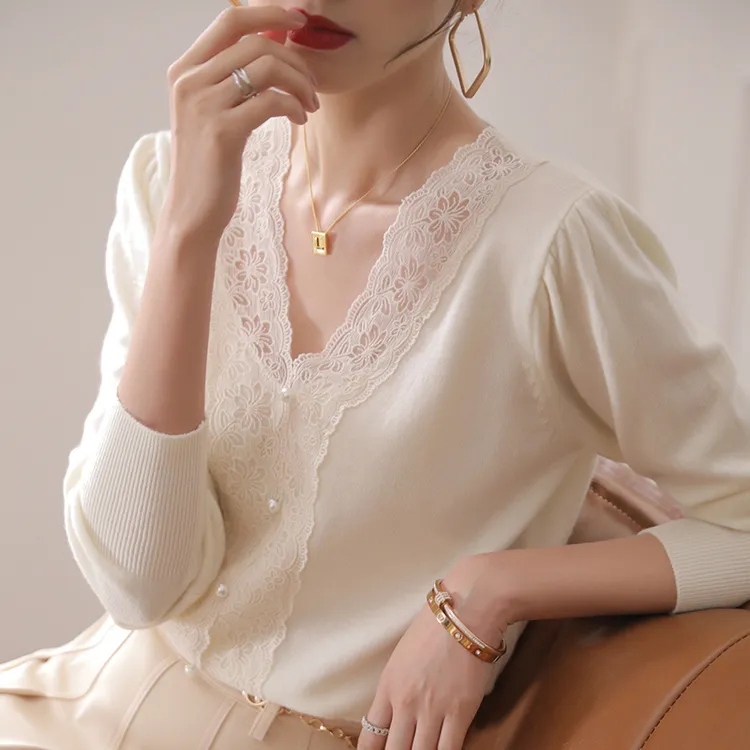 SS1081宽松v领蕾丝拼接针织衫内搭春 温柔风上衣白色毛衣女