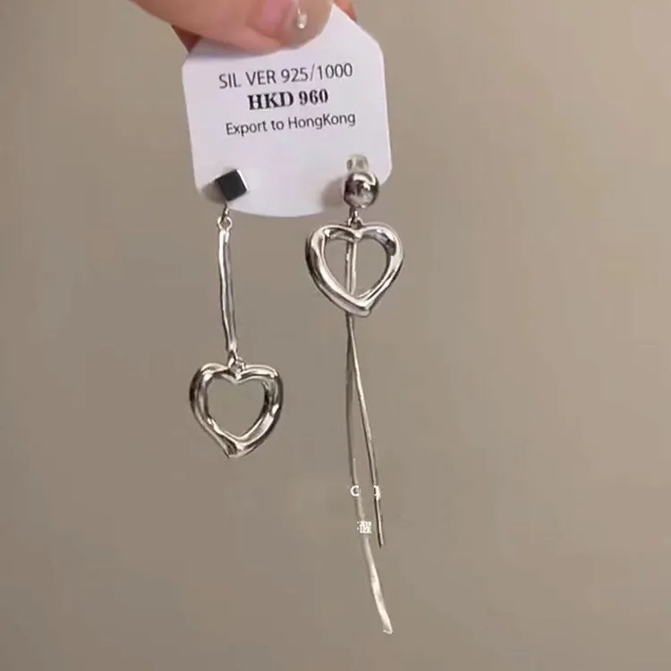 新款不对称爱心流苏耳钉女新款潮长款耳环小众设计感流苏耳坠饰品