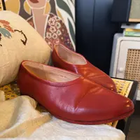 【小红鞋】浅口红色马皮单鞋，水洗会有摔痕，擦色颜色不均，需干擦