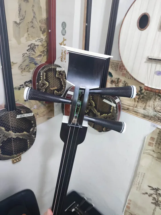 传统大三弦乐器，适合鼓曲曲艺演出使用
