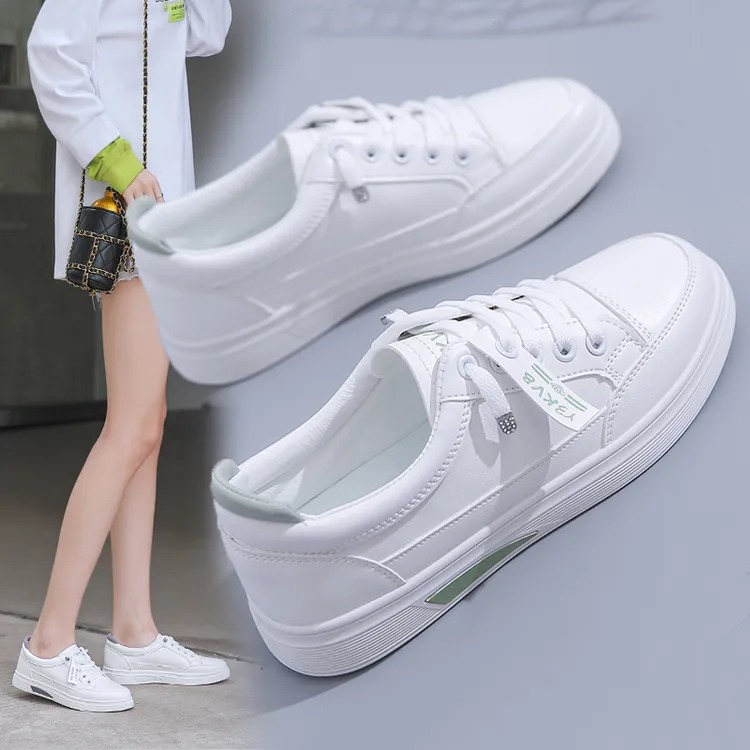 小白鞋女夏季透气女款2025爆款平底板鞋百搭薄款网面学生运动女鞋