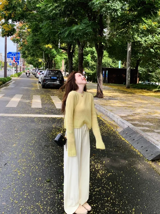 2024入秋一整套女韩系穿搭高级感显白黄色上衣搭配休闲裤两件套装