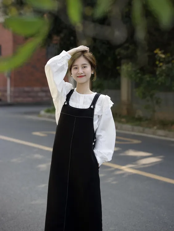 2025早秋新款法式温柔风荷叶边衬衫上衣搭配背带裙显瘦两件套装女