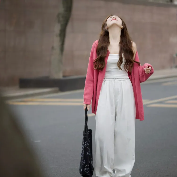 慵懒风树莓粉宽松甜美百搭软糯针织外套开衫白色休闲裤气质两件套