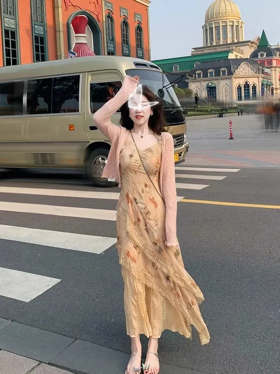 法式复古蕾丝花边吊带连衣裙女早春新款时尚显瘦开衫配长裙两件套