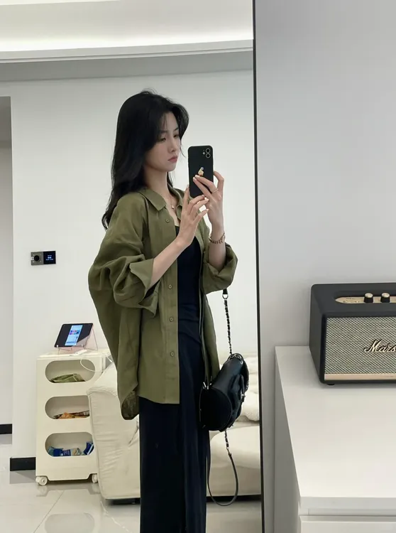 2025早秋新款茶系穿搭一整套气质衬衫上衣显瘦吊带连衣裙子套装女