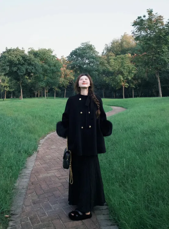 初冬搭配一整套小香风黑色高级感双排扣毛呢外套气质半身裙两件套