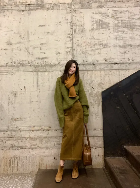 2024秋冬新款高端大气轻奢高级感绿色毛衣搭配显瘦半身裙两件套装