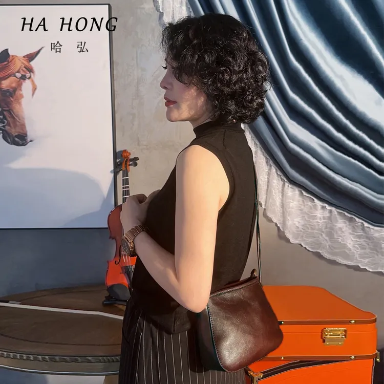 哈弘秋冬新款斜挎小包腋下包植鞣头层牛皮百搭简约流行通勤马蹄包