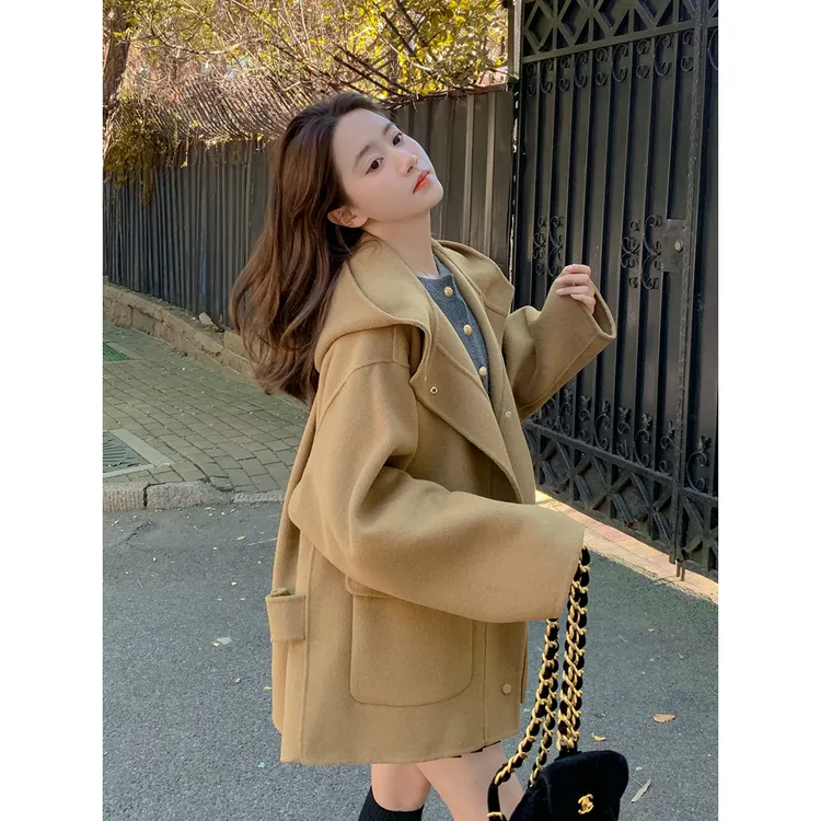 2024年秋冬新款小个子短款高级感连帽驼色毛呢大衣休闲呢子外套女