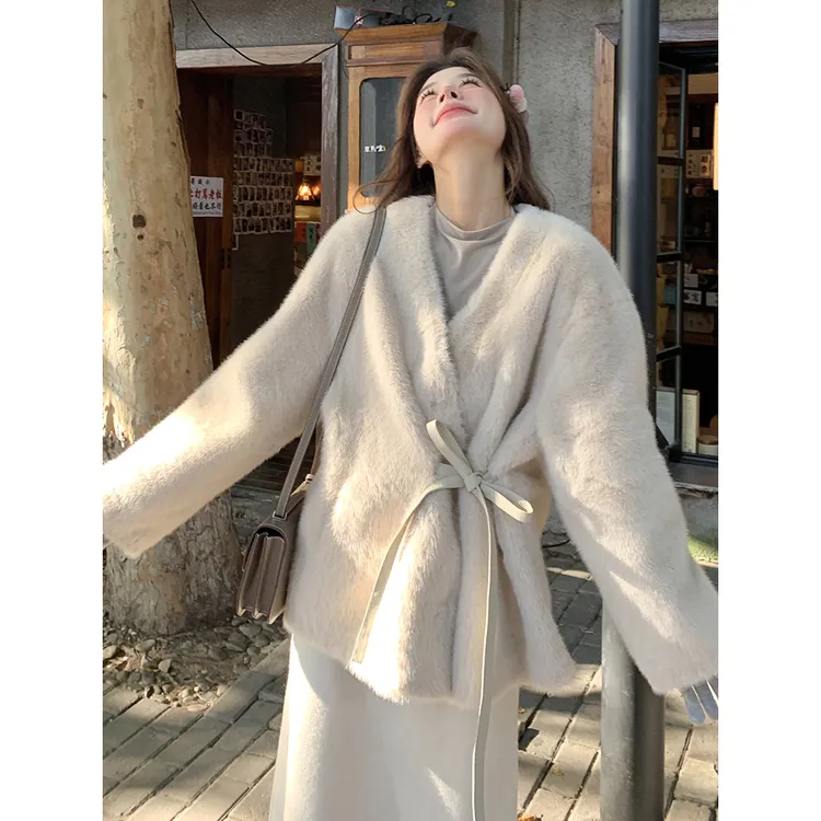 高级感环保皮草羊 羔毛外套女2024冬季新款气质V领毛绒绒大衣