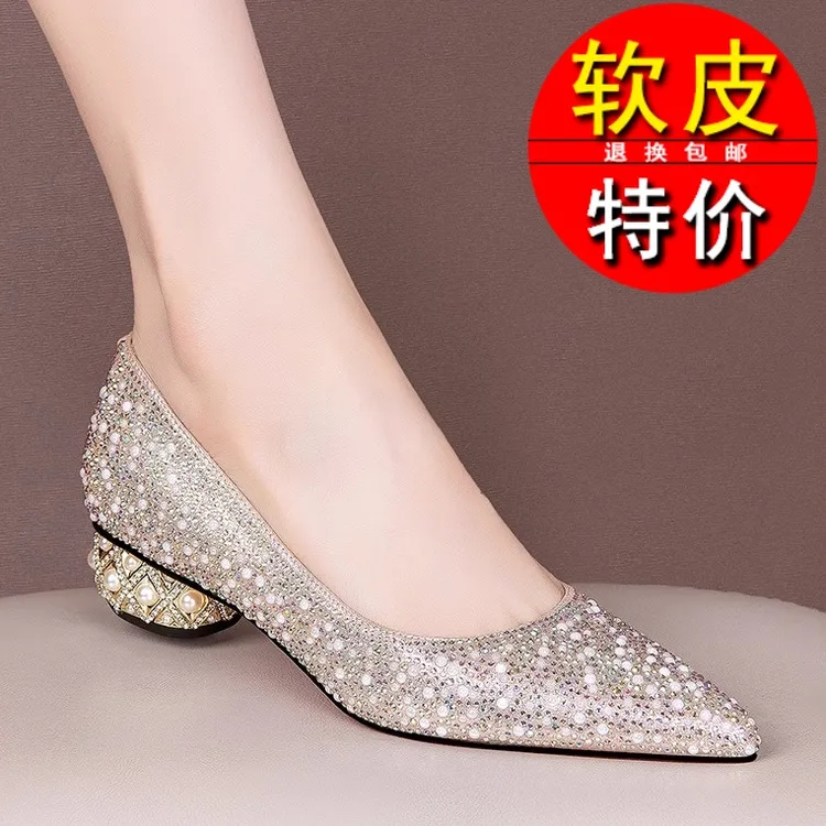 珍珠水钻浅口粗跟单鞋2024春秋新款时尚低跟大码女鞋瓢鞋婚鞋