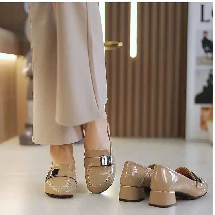 皮鞋新款低跟时尚女鞋软底软皮妈妈鞋舒适单鞋春秋粗跟中跟百搭
