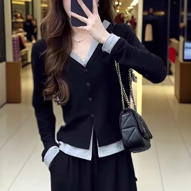 黑色假两件V领长袖T恤女秋季新款大码胖mm打底衫显瘦针织开衫上衣