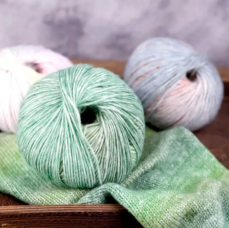 雪妃尔琉璃云毛线段染棉腈喷毛纱手工编织渐变色蛋糕线围巾线帽子