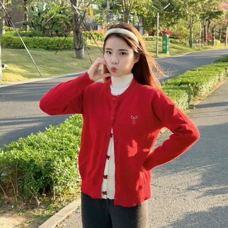 伢伢红色设计感假两件毛衣开衫女秋冬季减龄蝴蝶结刺绣针织衫上衣