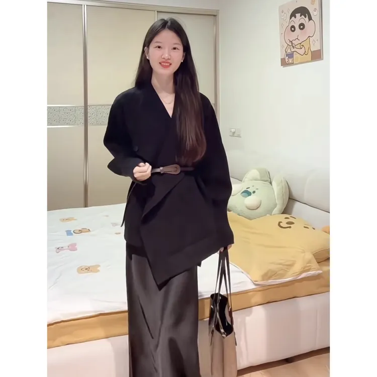 气质高级感秋冬新款女法式气质翻领收腰针织毛衣外套高腰缎面鱼尾