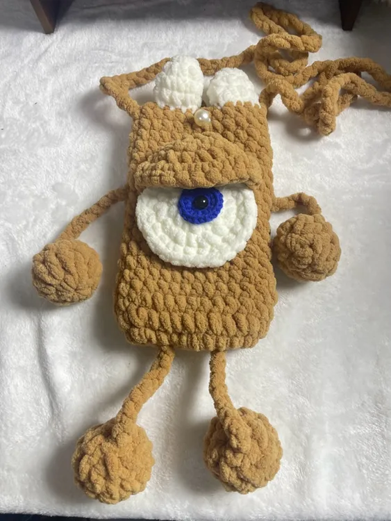 独眼怪兽手机包手工编织钩针冰条线自制礼物