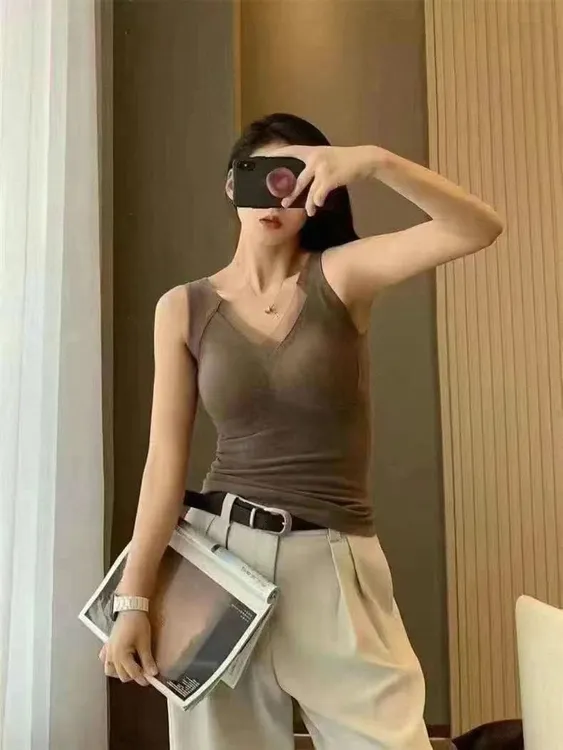 V领带胸垫一体杯背心