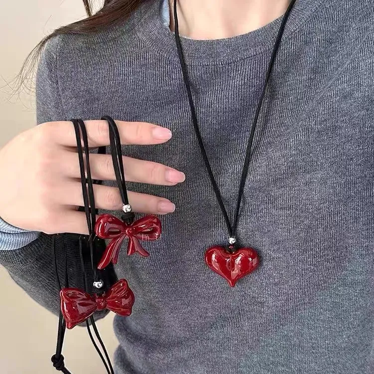 合金吊坠 安可拉红蝴蝶结项链女极简风卫衣链百搭黑色皮绳配饰潮