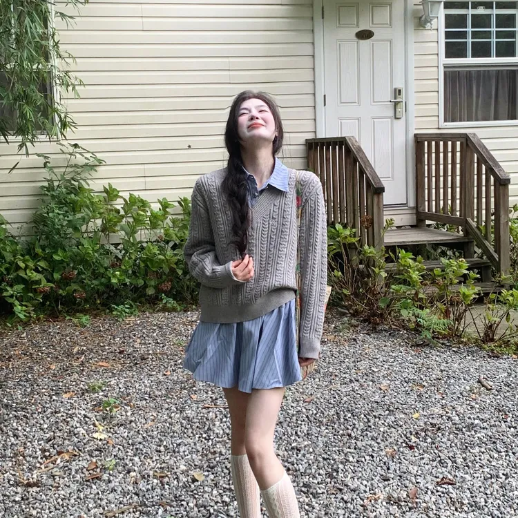 复古学院风灰色V领叠穿针织毛衣女早秋季条纹衬衫连衣裙两件套装