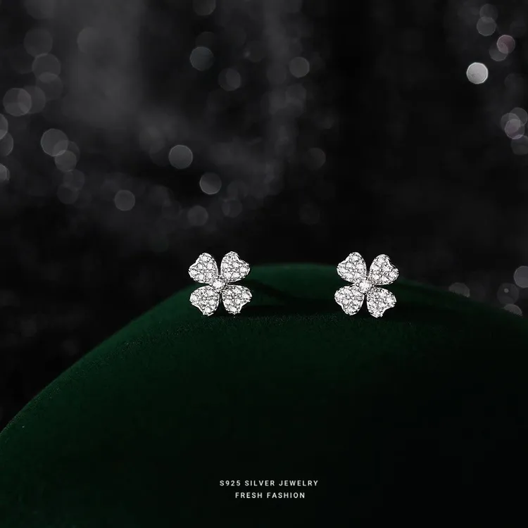 925银合成锆石耳饰 纯银满钻幸运四叶草耳钉小巧镶钻幸运草百搭