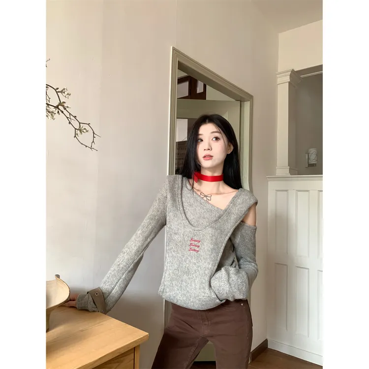 双11设计感小众假两件斜肩背带露肩刺绣长袖连帽针织衫早秋辣妹