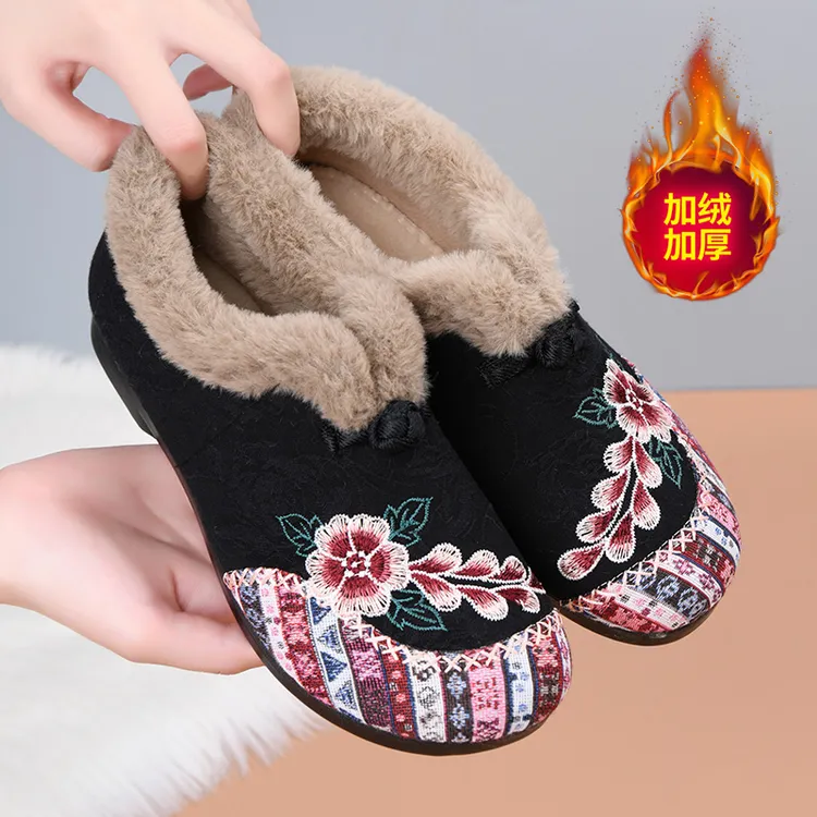 2024冬季老北京棉鞋女新款民族风绣花棉靴加绒加厚保暖平底妈妈鞋