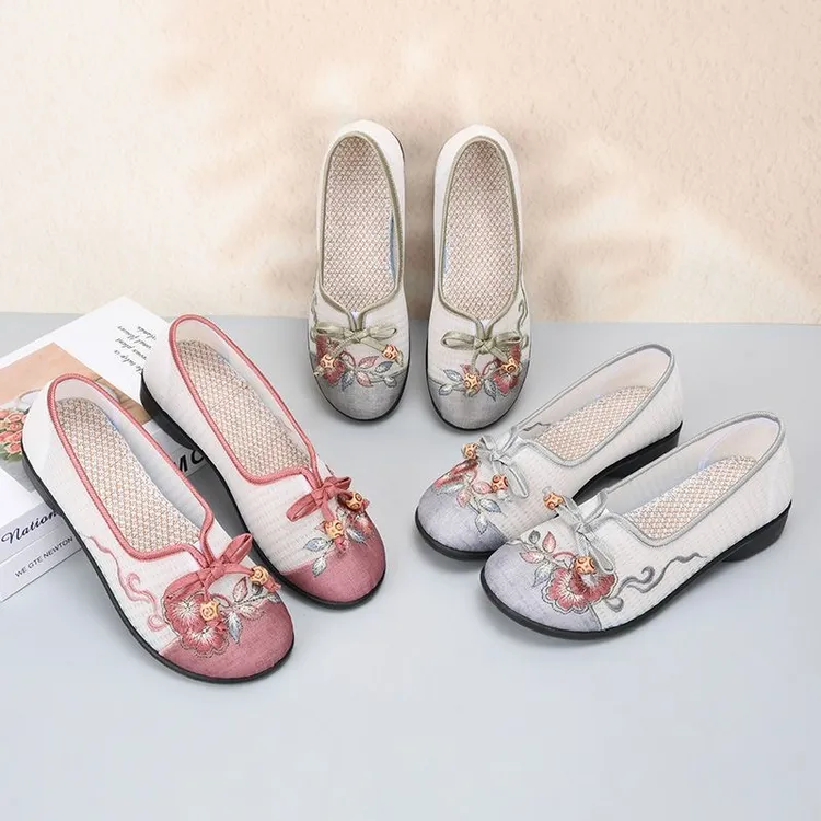 夏季软底妈妈民族风绣花老北京布鞋舒适休闲透气复古汉服绣花鞋