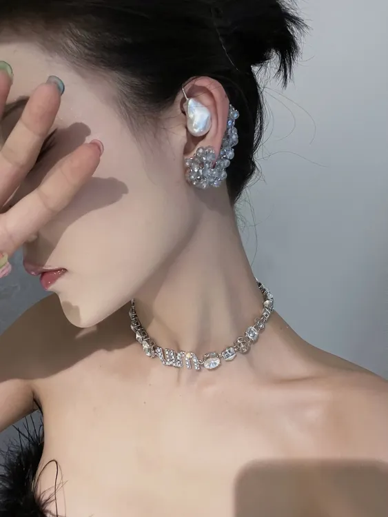 XiXi Yang Y . “世纪婚礼”小众高级定制纯手工耳骨夹无耳洞耳饰