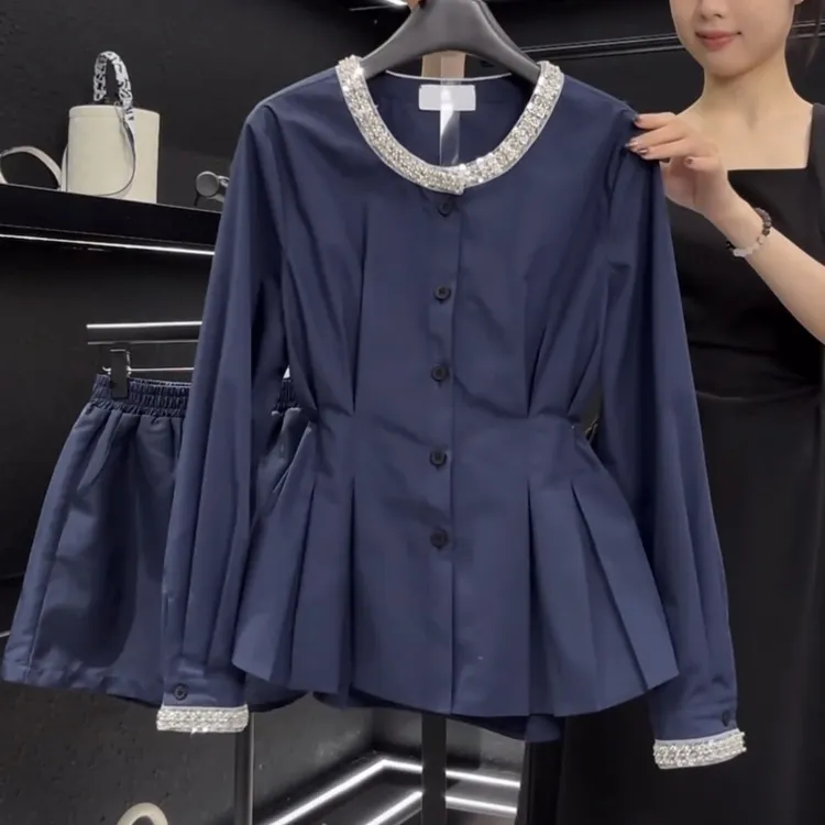 2024时尚重工圆领钉珠长袖衬衫女春秋新款轻奢设计感收腰显瘦上衣