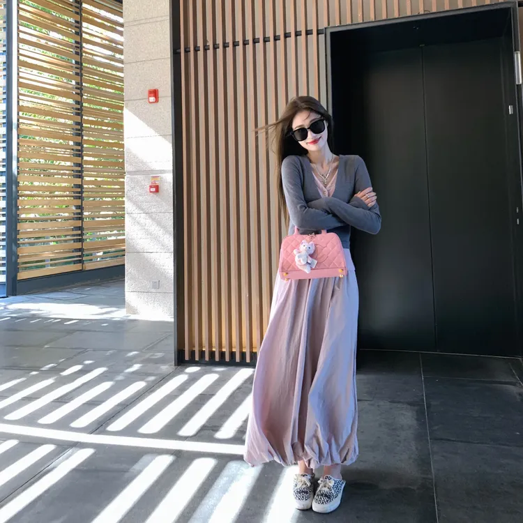 小君君布兰妮 春日协奏曲/撞色纯欲两件套+工装蓬蓬花苞裙套装