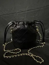 LQ-WITH-QUEEN真皮女包小水桶黑色