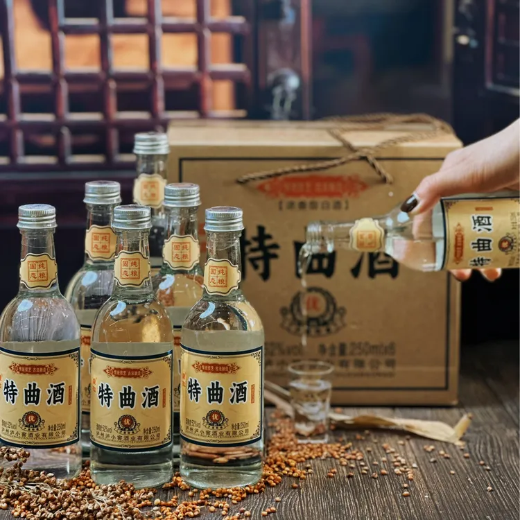 泸澈泸州小特曲浓香纯粮老酒固态酒42%vol250ml