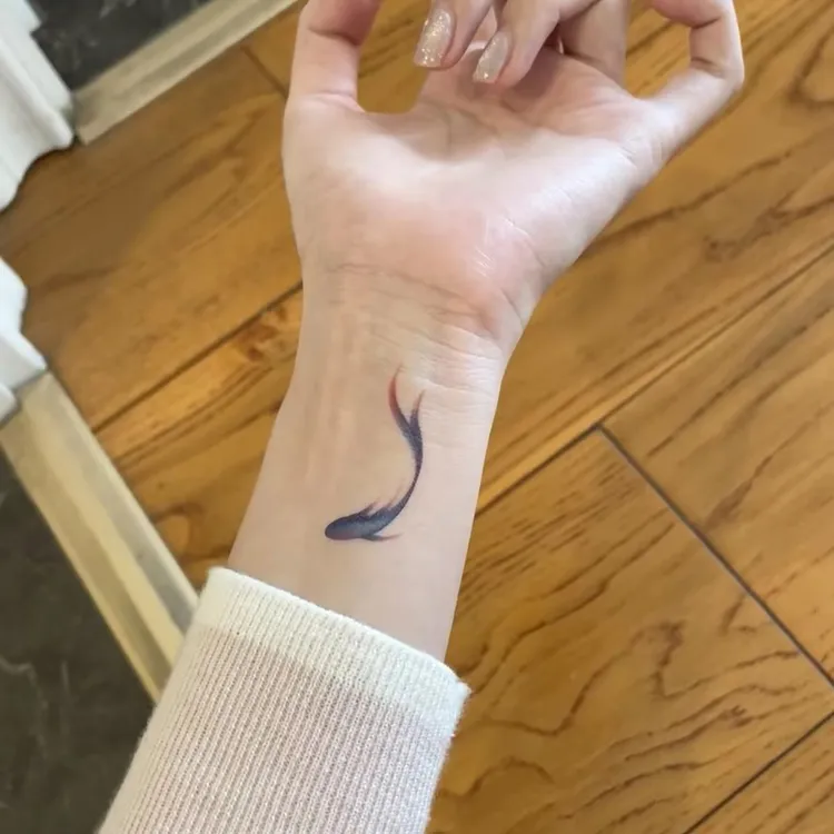 一份6张 蓝色锦鲤纹身贴防水持久女网红学生情侣手腕小鱼贴纸ins