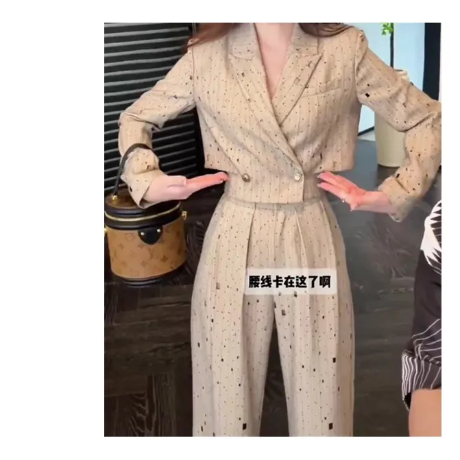 2025年早秋新款小个子镂空破洞烫钻西装外套高腰直筒阔腿裤套装女