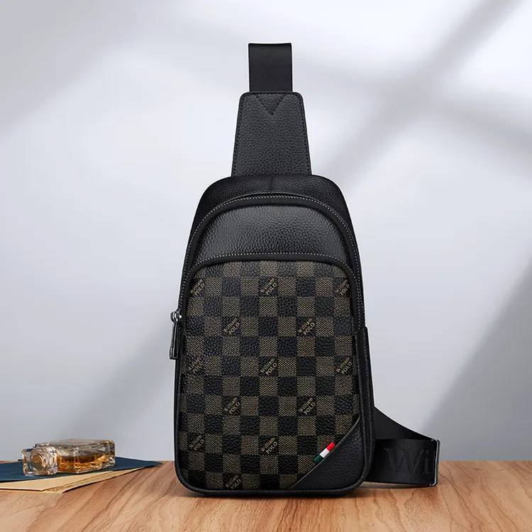 英皇保罗真皮男包斜挎包背包单肩包多功能潮包棋盘格子印花胸前包