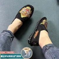 2025春季新款老北京布鞋男中国风老虎刺绣透气厚底套脚休闲青年鞋