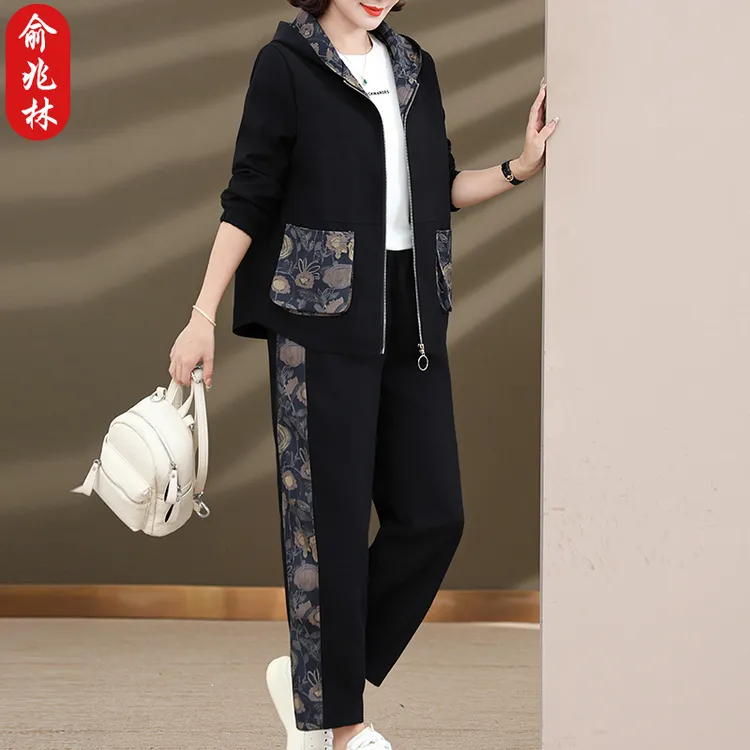 俞兆林中年妈妈春装运动服套装洋气减龄中老年女春秋休闲连帽外套