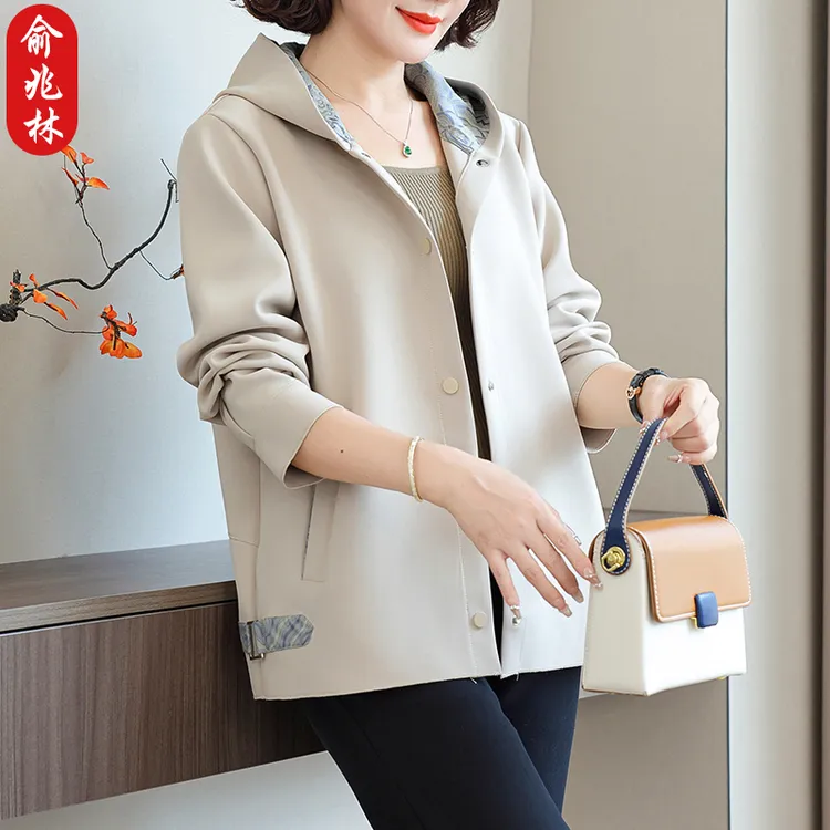 俞兆林妈妈春装连帽夹克风衣时尚洋气中老年女春秋外套百搭上衣服