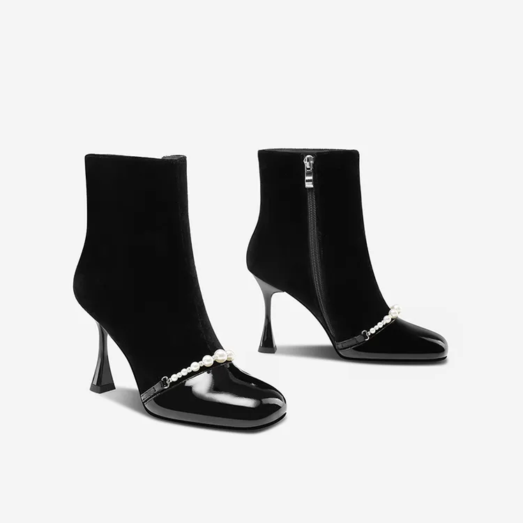 高级感红色丝绒法式细跟短靴女2025秋冬新款高跟珍珠配裙子的靴子