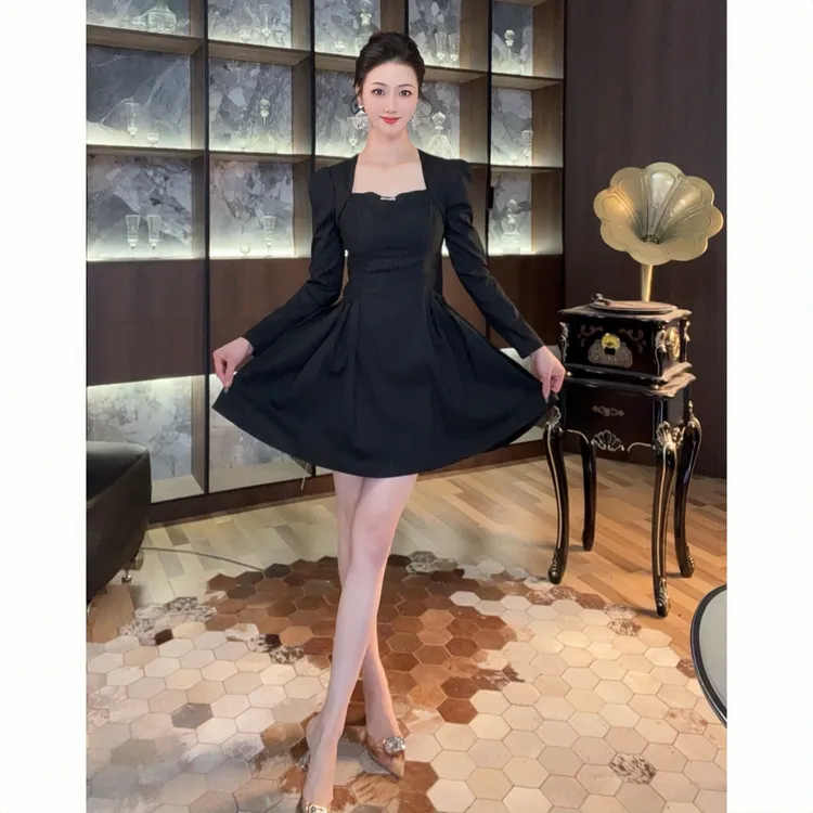 21523设计师气质赫本风名媛轻奢复古包臀时尚性感优雅宴会连衣裙