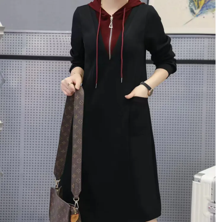 假两件拼接长袖连衣裙女士春秋新款收腰显瘦中长裙休闲打底连帽裙