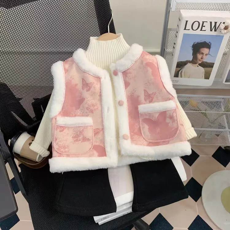 女宝马甲秋冬款2025新款洋气儿童加绒加厚比心坎肩宝宝冬季衣服潮