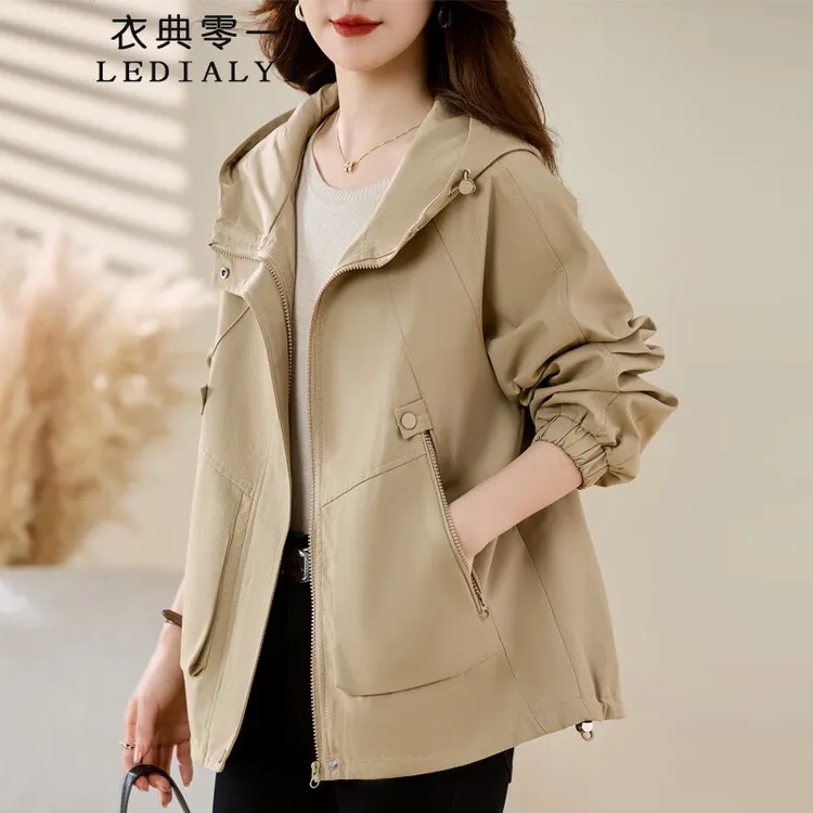 春秋短款风衣外套女2025爆款新款时尚洋气小个子气质休闲连帽上衣