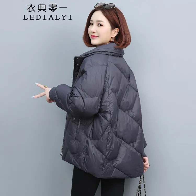 羽绒服女新款中年洋气短款大码高端轻薄时尚小个子女士冬季外套