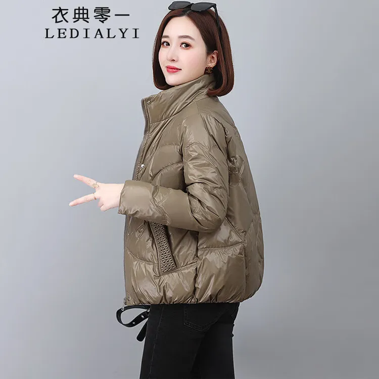 洋气短款羽绒服立领中年妈妈白鸭绒冬季宽松小个子时尚保暖外套