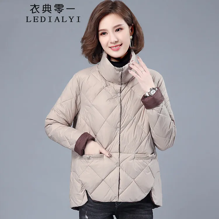 轻薄羽绒服女短款2025冬季女装新款高端时尚中年小个子白鸭绒外套