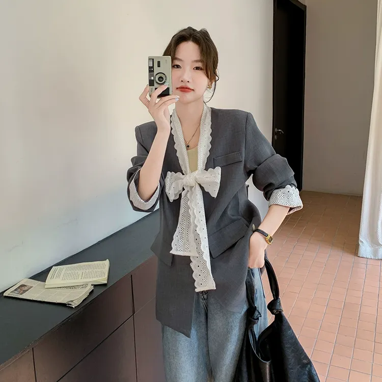 灰色西装外套女春秋2024新款韩系蕾丝拼接设计感宽松休闲气质西服