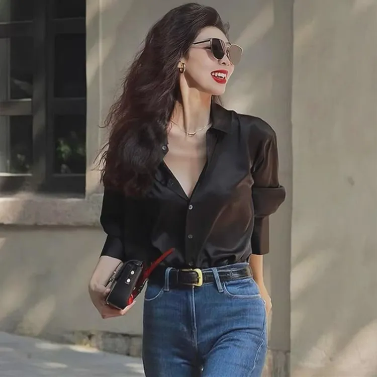 黑色衬衫女设计感春秋2024新款高级时尚洋气缎面衬衣长袖翻领上衣